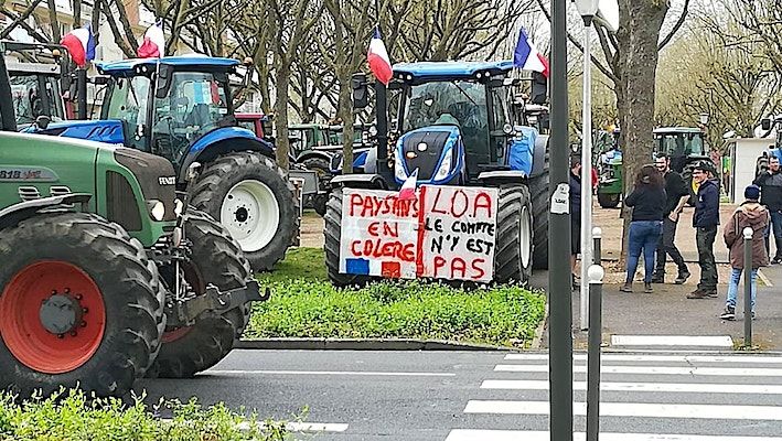 ON MARCHE SUR LA TÊTE - Pyrénées bloquées par les paysans